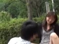【個人/本物】公園で奥さんのま●こを広げてからカーセックスする変態カップル k104 人妻 熟女 流